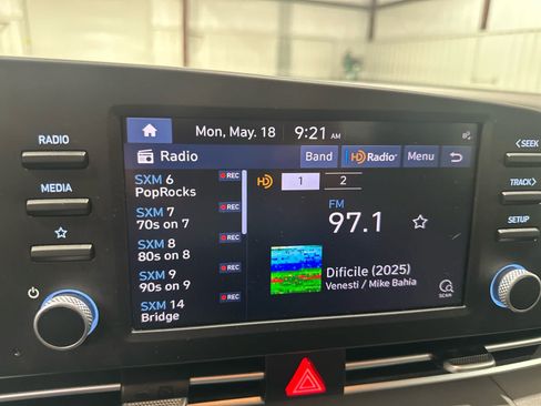 Used 2023 Hyundai Elantra SEL FWD image 25