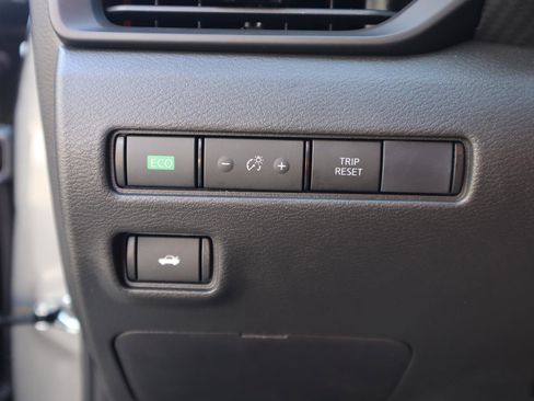 Used 2025 Nissan Sentra S image 27