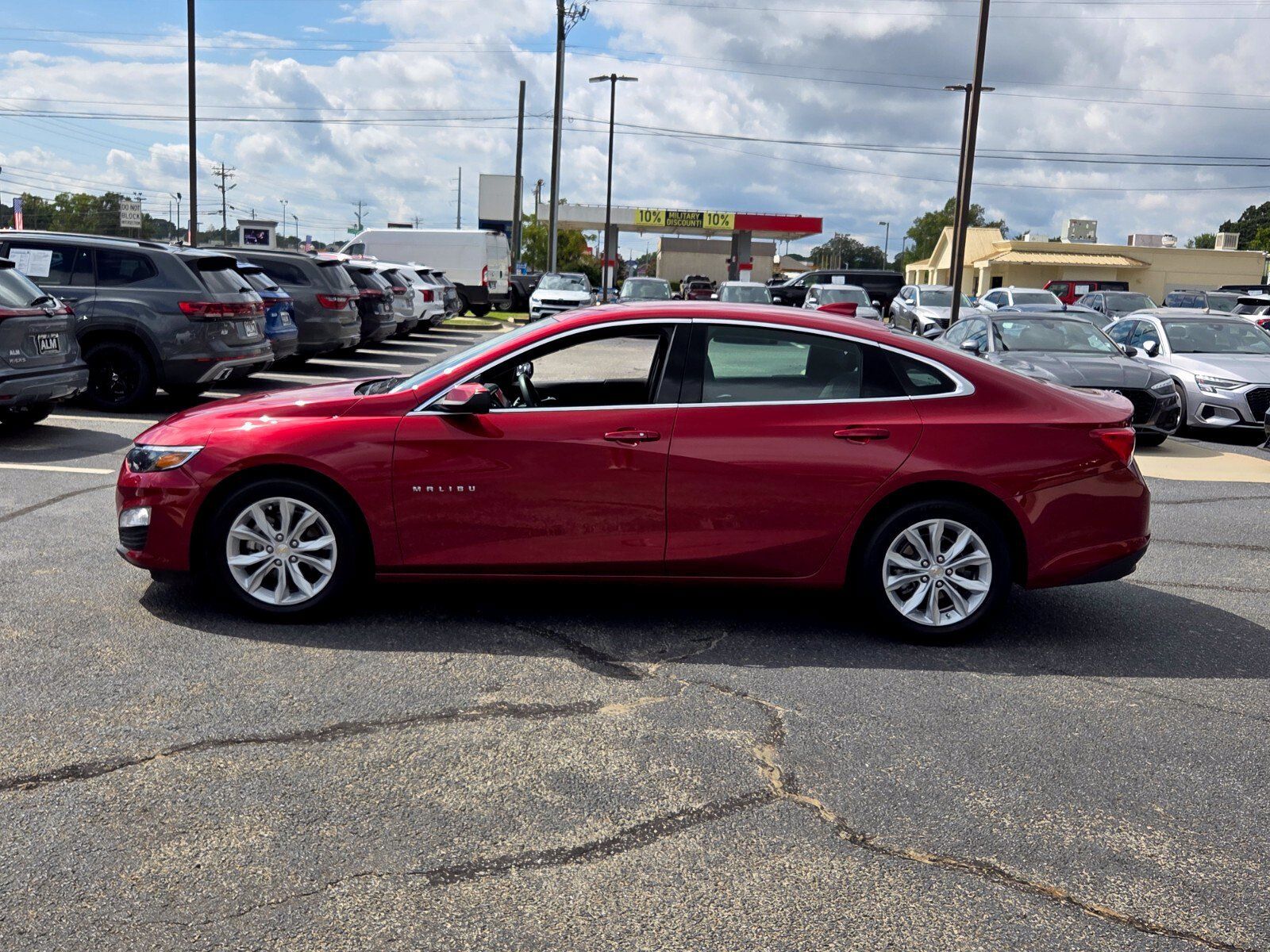 Used 2025 Chevrolet Malibu LT FWD image 4
