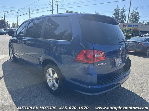 Used 2011 Volkswagen Routan SE image 6