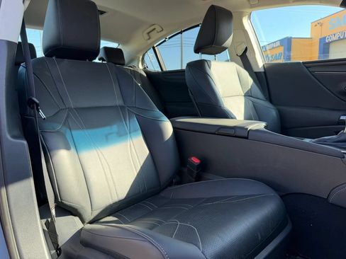 Used 2024 Lexus ES 300h Ultra Luxury w/ Accessory Package (Z2) FWD image 17