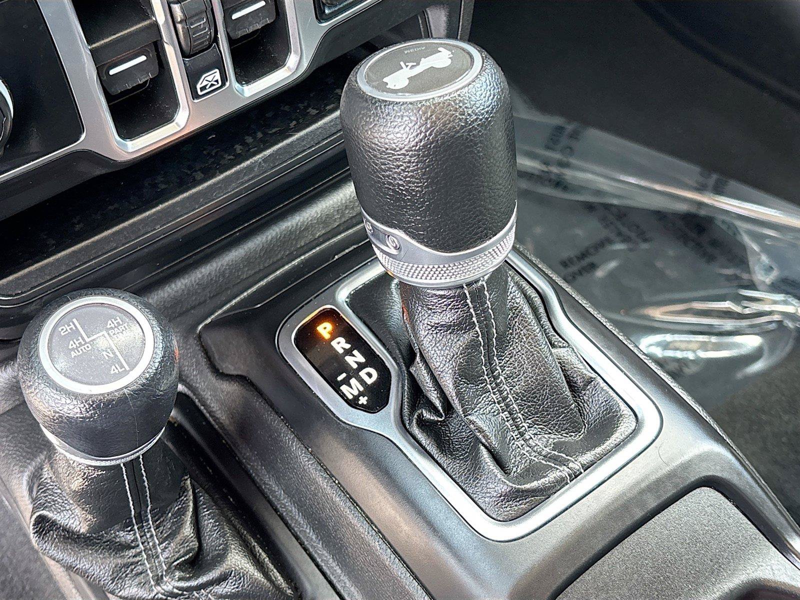 Used 2024 Jeep Wrangler Unlimited Sahara AWD/4WD image 16