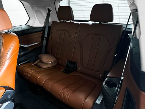 Used 2024 BMW X7 xDrive40i w/ Executive Package image 21