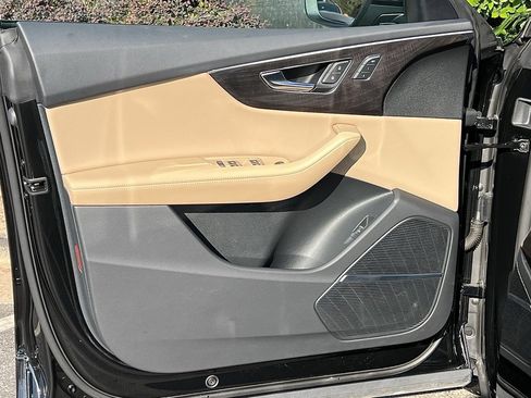 Used 2023 Audi Q8 Prestige image 25