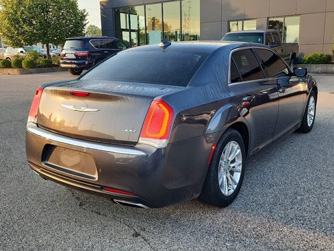 Used 2021 Chrysler 300 Touring L RWD image 7