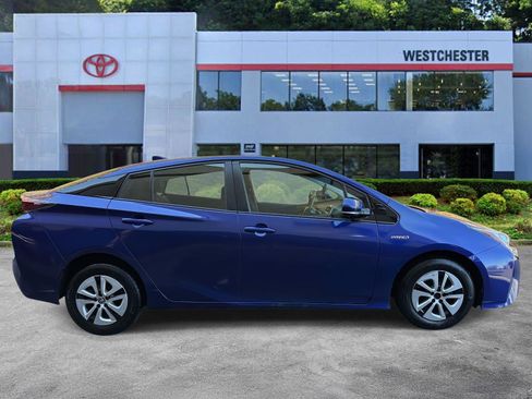 Used 2016 Toyota Prius Three image 2