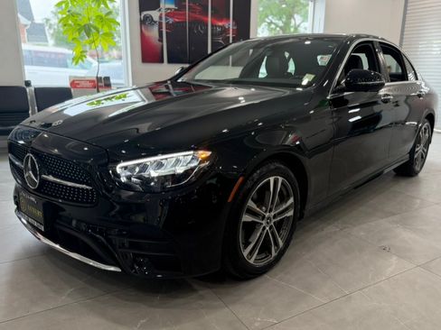 Used 2023 Mercedes-Benz E 350 4MATIC Sedan image 3