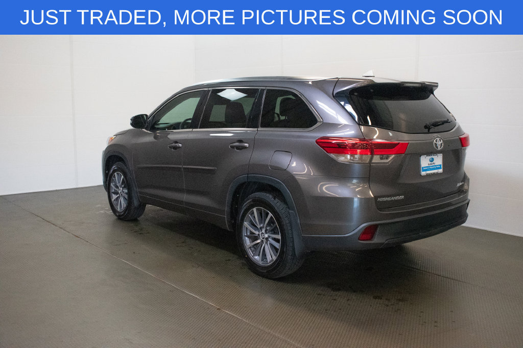 Used 2017 Toyota Highlander XLE AWD/4WD image 6