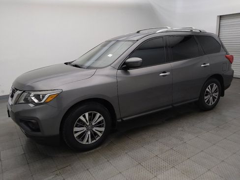 Used 2019 Nissan Pathfinder S FWD image 2