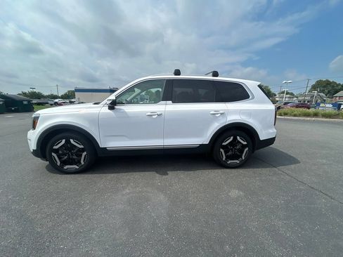 Used 2024 Kia Telluride EX w/ EX Captain's Chair Package AWD/4WD image 3
