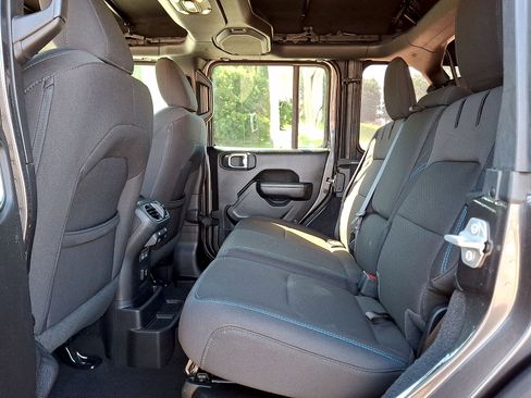 Used 2023 Jeep Wrangler Unlimited Rubicon 4xe w/ Cold Weather Group AWD/4WD image 20