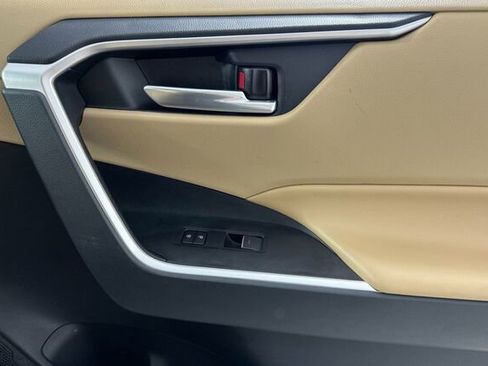 Used 2025 Toyota RAV4 XLE image 20