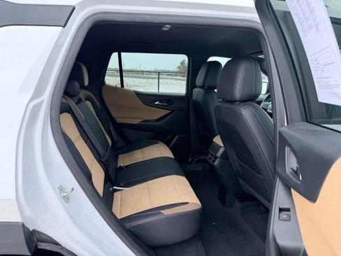 Used 2025 Chevrolet Equinox ACTIV w/ Safety and Technology Package image 9