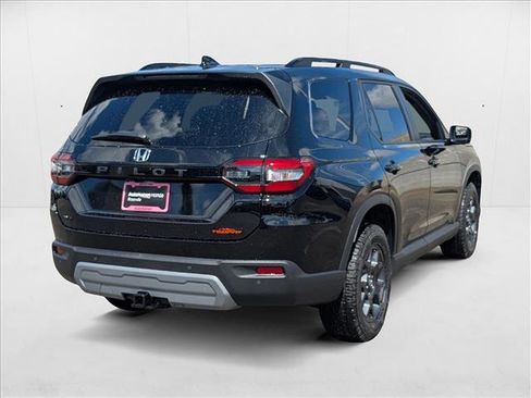 New 2025 Honda Pilot TrailSport image 2