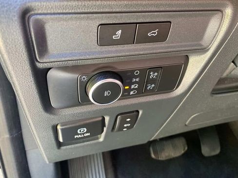 Used 2022 Ford Expedition Limited image 17