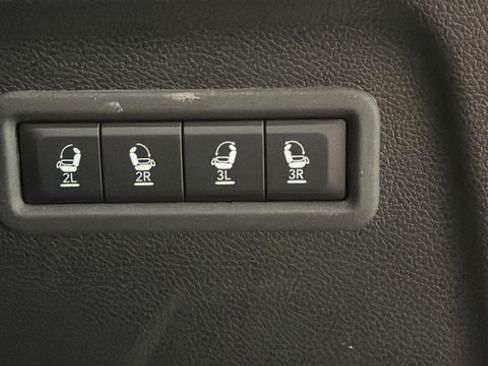 Used 2024 Jeep Wagoneer L Series II w/ Convenience Group I AWD/4WD image 28