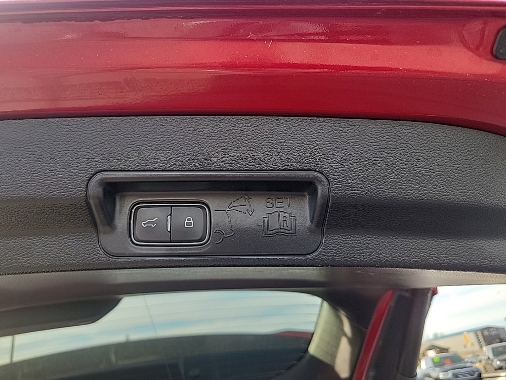 Used 2021 Ford Explorer XLT w/ Equipment Group 202A AWD/4WD image 9