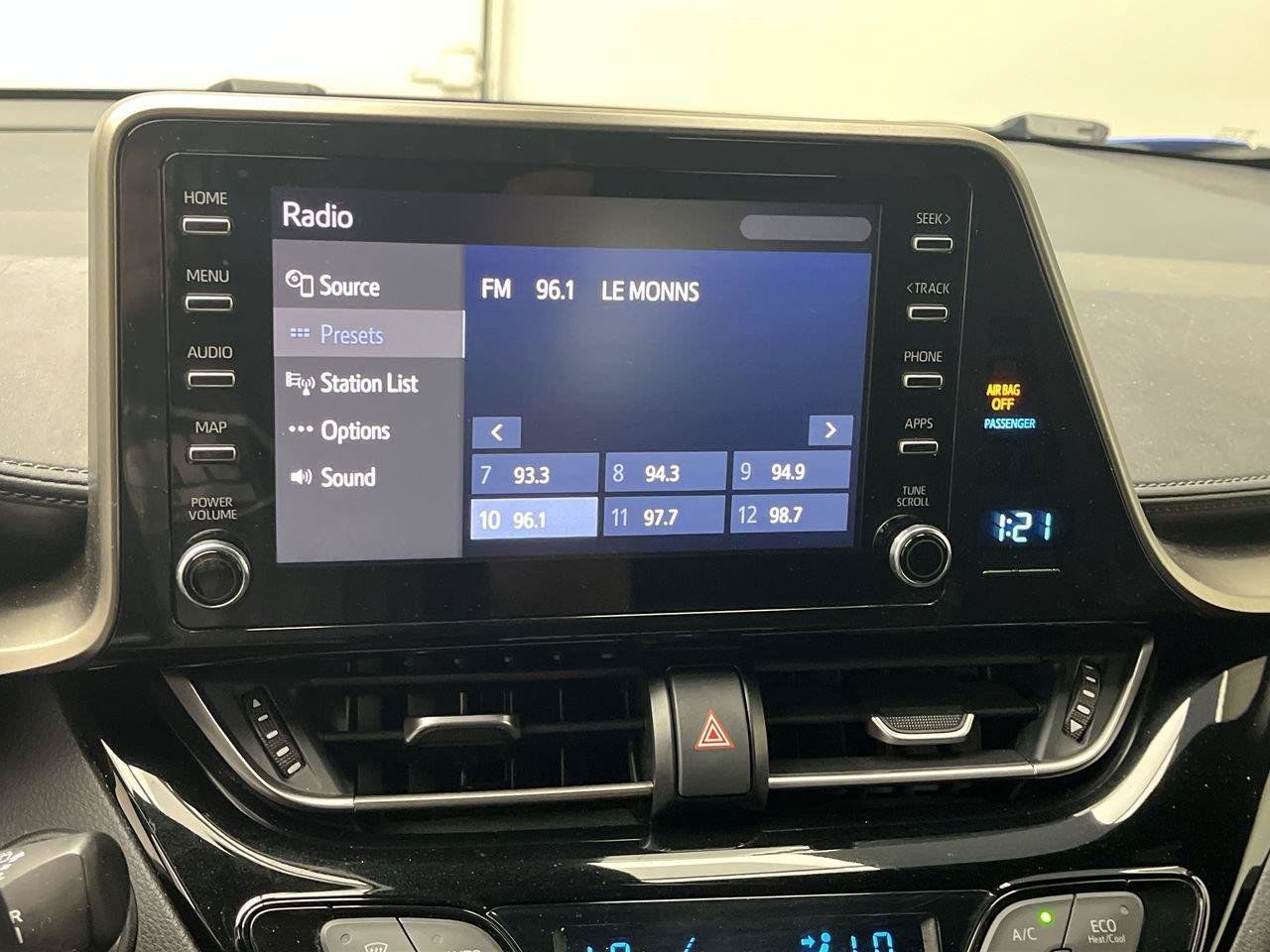 Used 2019 Toyota C-HR XLE FWD image 14
