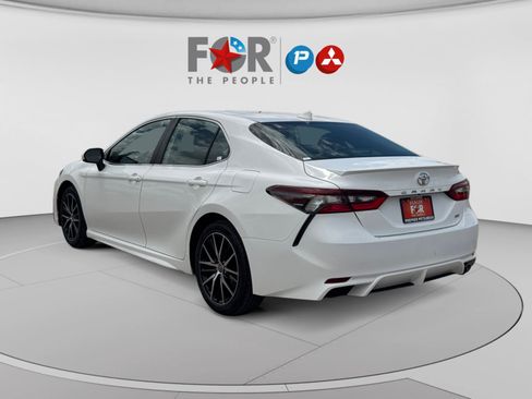 Used 2023 Toyota Camry SE FWD image 3