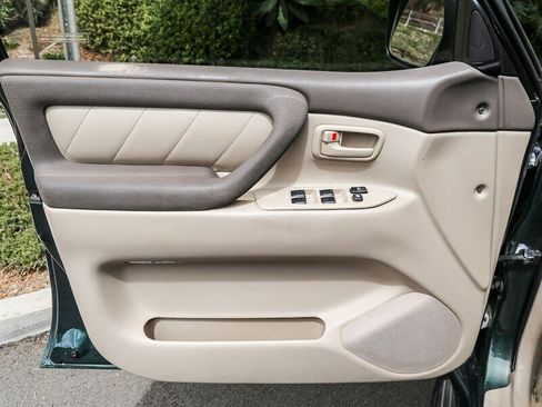 Used 2003 Toyota Land Cruiser image 33