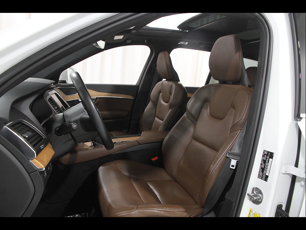 Used 2022 Volvo XC90 T6 Momentum w/ Climate Package AWD/4WD image 5