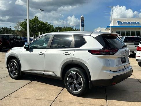 Used 2024 Nissan Rogue SV image 24