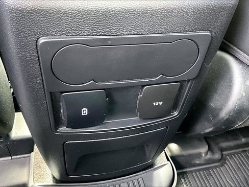 Used 2024 Ford Explorer XLT w/ Equipment Group 202A AWD/4WD image 39