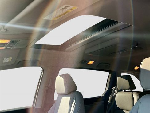 Used 2023 Honda Odyssey Touring image 23