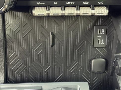 Used 2025 Toyota Tacoma SR5 image 29