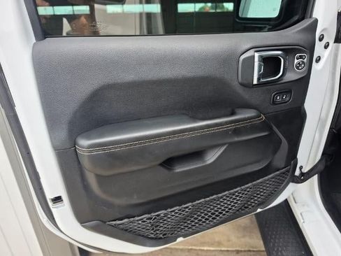 Used 2024 Jeep Wrangler Unlimited Sahara AWD/4WD image 15