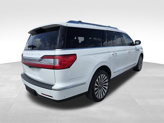 Used 2021 Lincoln Navigator L Reserve w/ Luxury Package AWD/4WD image 3