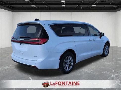New 2026 Chrysler Pacifica Select AWD/4WD image 5