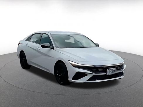 Used 2026 Hyundai Elantra Sport FWD image 2