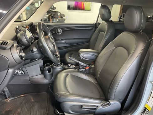 Used 2019 MINI Cooper 2-Door Hardtop FWD image 38