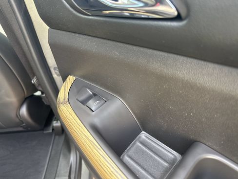 Used 2018 GMC Acadia Denali AWD/4WD image 38