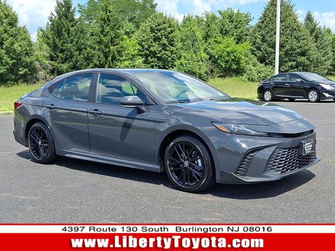 Used 2026 Toyota Camry SE FWD image 1
