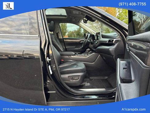 Used 2021 Toyota Highlander Platinum AWD/4WD image 17