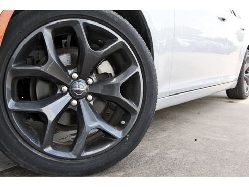 Used 2023 Chrysler 300 Touring w/ Sport Appearance Package RWD image 28