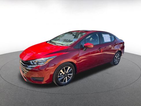 Used 2025 Nissan Versa SV image 3