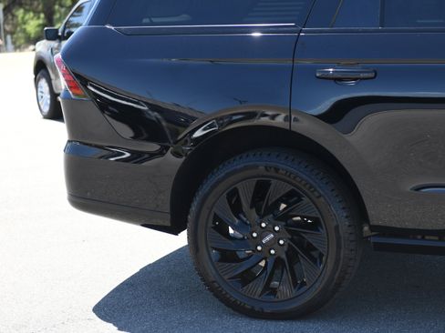 Used 2025 Lincoln Navigator Reserve w/ Jet Appearance Package AWD/4WD image 4