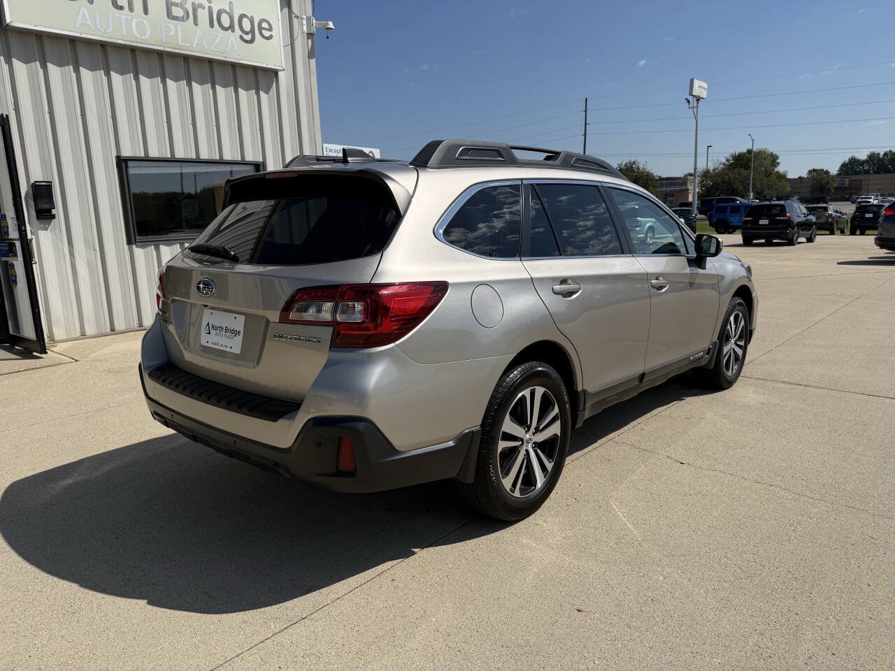 Used 2018 Subaru Outback 2.5i Limited AWD/4WD image 4