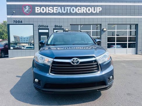 Used 2015 Toyota Highlander Plus FWD image 2