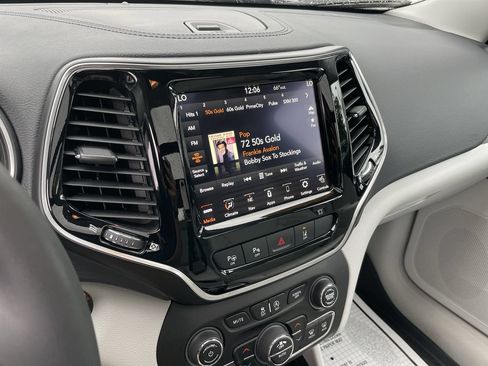 Used 2022 Jeep Cherokee Limited w/ Elite Package AWD/4WD image 32