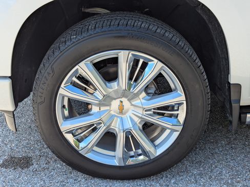 Used 2025 Chevrolet Silverado 1500 High Country AWD/4WD image 41
