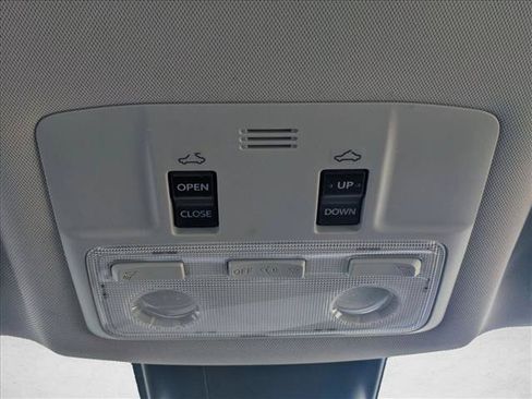 Used 2018 Toyota Corolla XLE FWD image 21