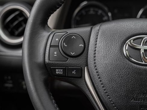 Used 2017 Toyota RAV4 Limited FWD image 18