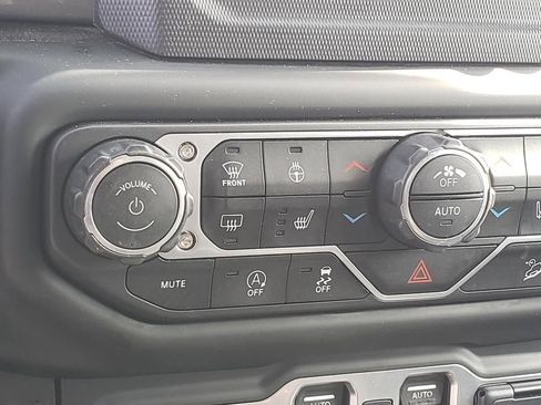 Used 2018 Jeep Wrangler Unlimited Sahara w/ Cold Weather Group image 40