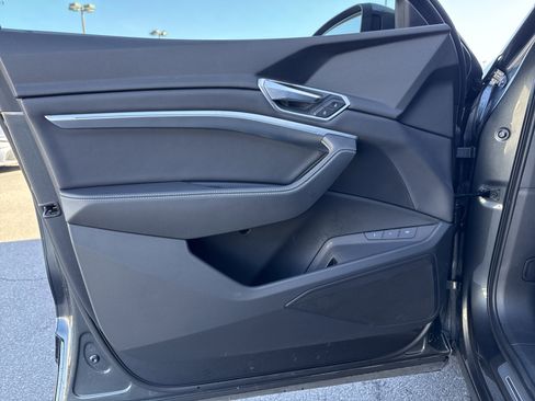 Used 2023 Audi e-tron Premium w/ Convenience Plus Package image 13