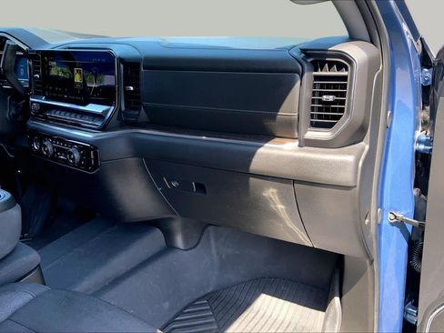Used 2024 Chevrolet Silverado 1500 RST w/ Z71 Off-Road Package AWD/4WD image 18