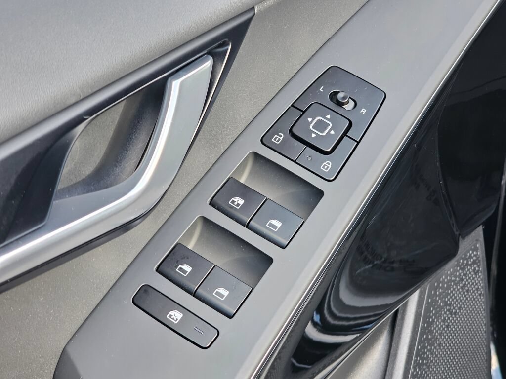 Certified 2023 Kia Niro Wind w/ Wind Preserve Package FWD image 35